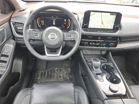 Used 2021 Nissan Rogue Platinum image 12