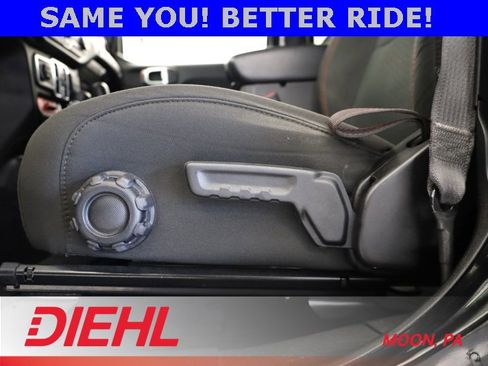 Used 2022 Jeep Wrangler Unlimited Rubicon w/ LED Lighting Group image 11