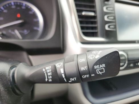 Used 2019 Toyota Highlander XLE image 33