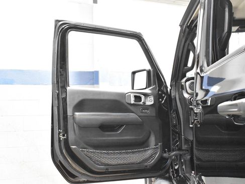 Used 2022 Jeep Wrangler Unlimited Sahara w/ LED Lighting Group image 10