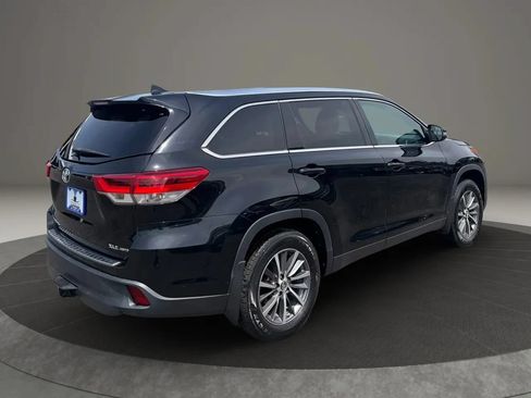Used 2019 Toyota Highlander XLE AWD/4WD image 5