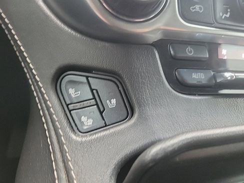 Used 2017 Chevrolet Suburban Premier image 19