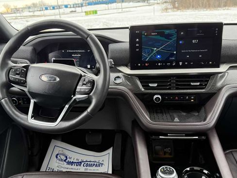 Used 2025 Ford Explorer Platinum w/ LUX Leather Package image 11