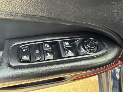 Used 2018 Jeep Compass Trailhawk w/ Cold Weather Group image 18