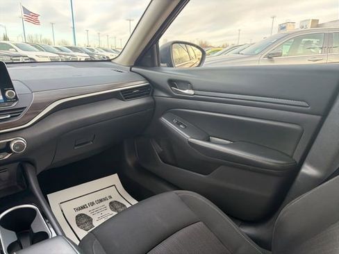 Used 2024 Nissan Altima 2.5 SV image 17