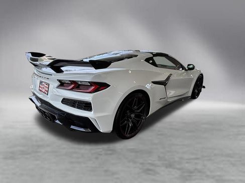 Used 2024 Chevrolet Corvette Z06 w/ Z07 Performance Package RWD image 4