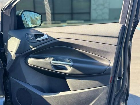 Used 2018 Ford Escape SE w/ SE Sport Appearance Package image 12