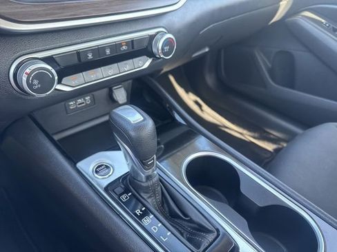 Used 2024 Nissan Altima 2.5 SV image 14