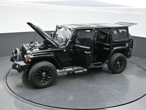 Used 2015 Jeep Wrangler Unlimited Sahara image 39