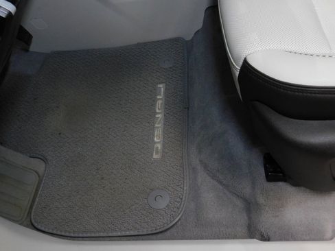 Used 2024 GMC Acadia Denali image 34