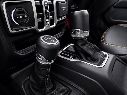 Used 2025 Jeep Gladiator Sport AWD/4WD image 21