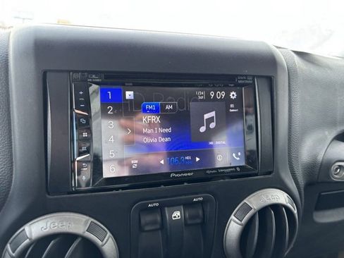 Used 2015 Jeep Wrangler Sport w/ Quick Order Package 23S image 17