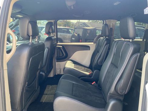 Used 2018 Dodge Grand Caravan SXT image 20