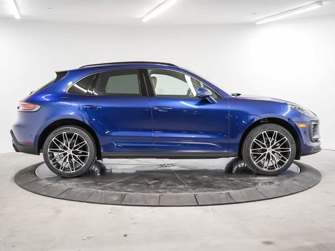 Certified 2024 Porsche Macan AWD/4WD image 8