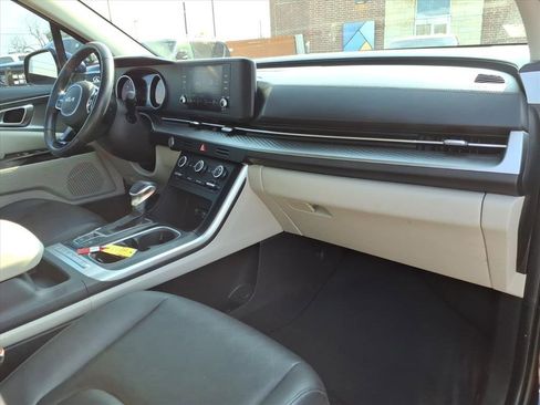 Used 2023 Kia Carnival LX image 11