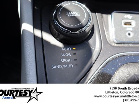 Used 2019 Jeep Cherokee Limited w/ Luxury Group AWD/4WD image 19