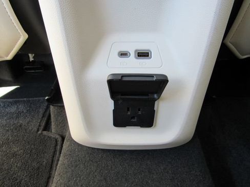 Used 2022 Buick Envision Avenir w/ Technology Package II image 30