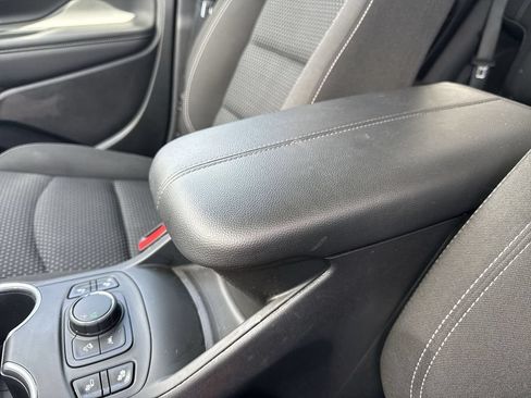 Used 2022 GMC Terrain SLE w/ Driver Convenience Package FWD image 25