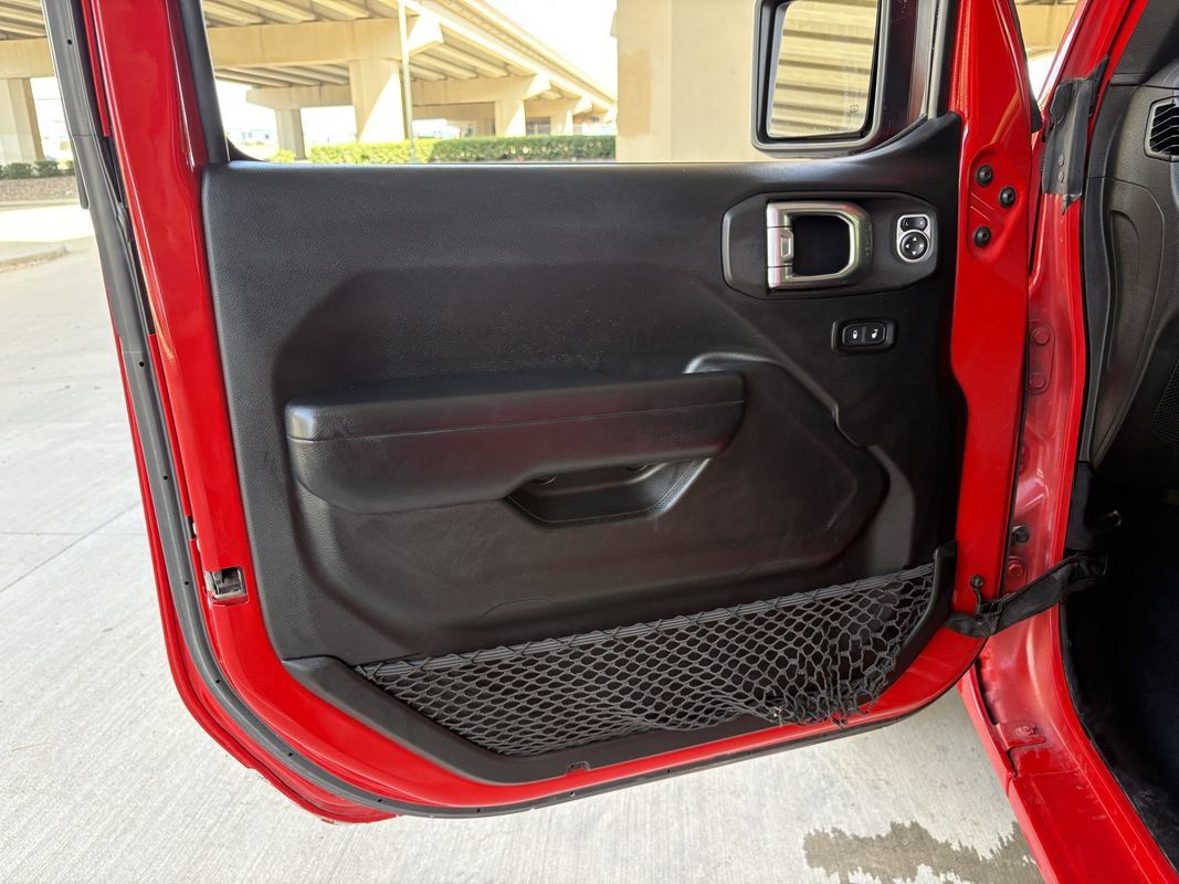 Used 2018 Jeep Wrangler Unlimited Sport S AWD/4WD image 24