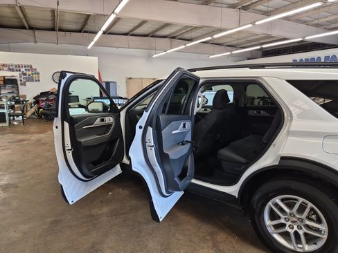 Certified 2025 Ford Explorer Active AWD/4WD image 14