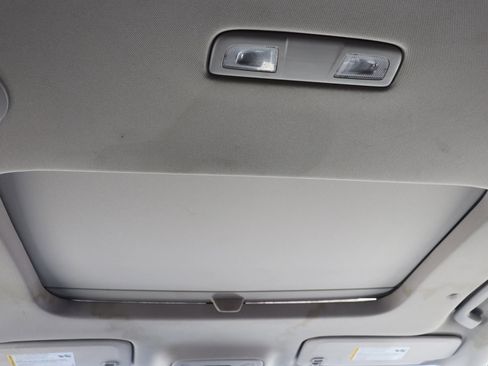 Used 2018 Chevrolet Traverse LT image 9