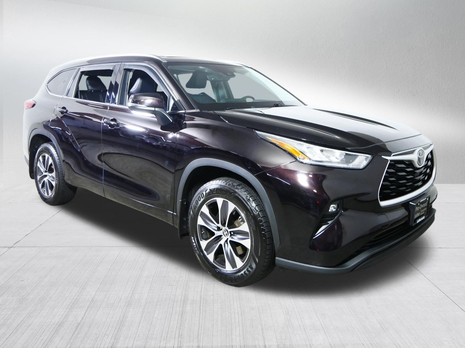 Used 2020 Toyota Highlander XLE AWD/4WD image 1