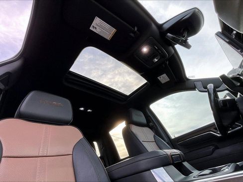 Used 2024 Chevrolet Silverado 3500 High Country w/ Technology Package image 19