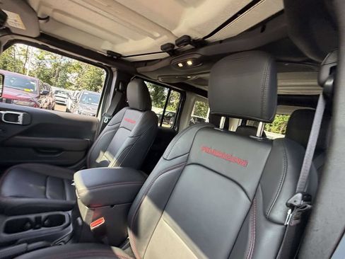 Used 2026 Jeep Wrangler Unlimited Rubicon w/ Technology Group AWD/4WD image 19