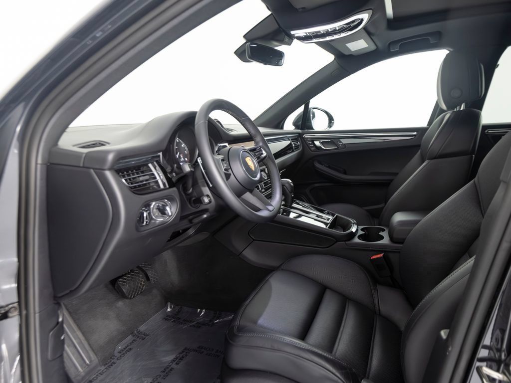 Certified 2026 Porsche Macan AWD/4WD image 17