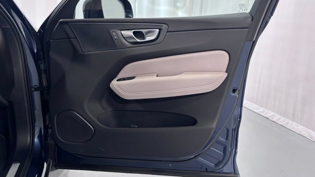 Certified 2026 Volvo XC60 B5 Plus AWD/4WD image 20