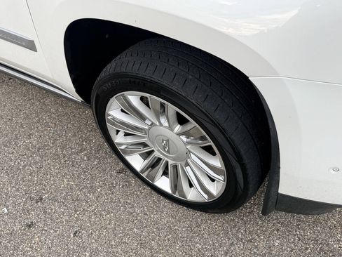 Used 2019 Cadillac Escalade Platinum RWD image 9