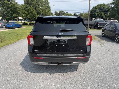 Used 2021 Ford Explorer XLT w/ Equipment Group 202A AWD/4WD image 4