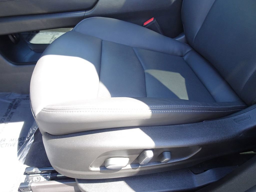 Certified 2025 Cadillac XT6 Premium Luxury w/ LPO, Floor Liner Package AWD/4WD image 8