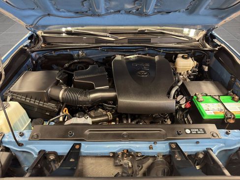 Used 2019 Toyota Tacoma TRD Off-Road AWD/4WD image 9