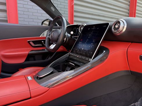 Used 2022 Mercedes-Benz SL 63 AMG 4MATIC image 16