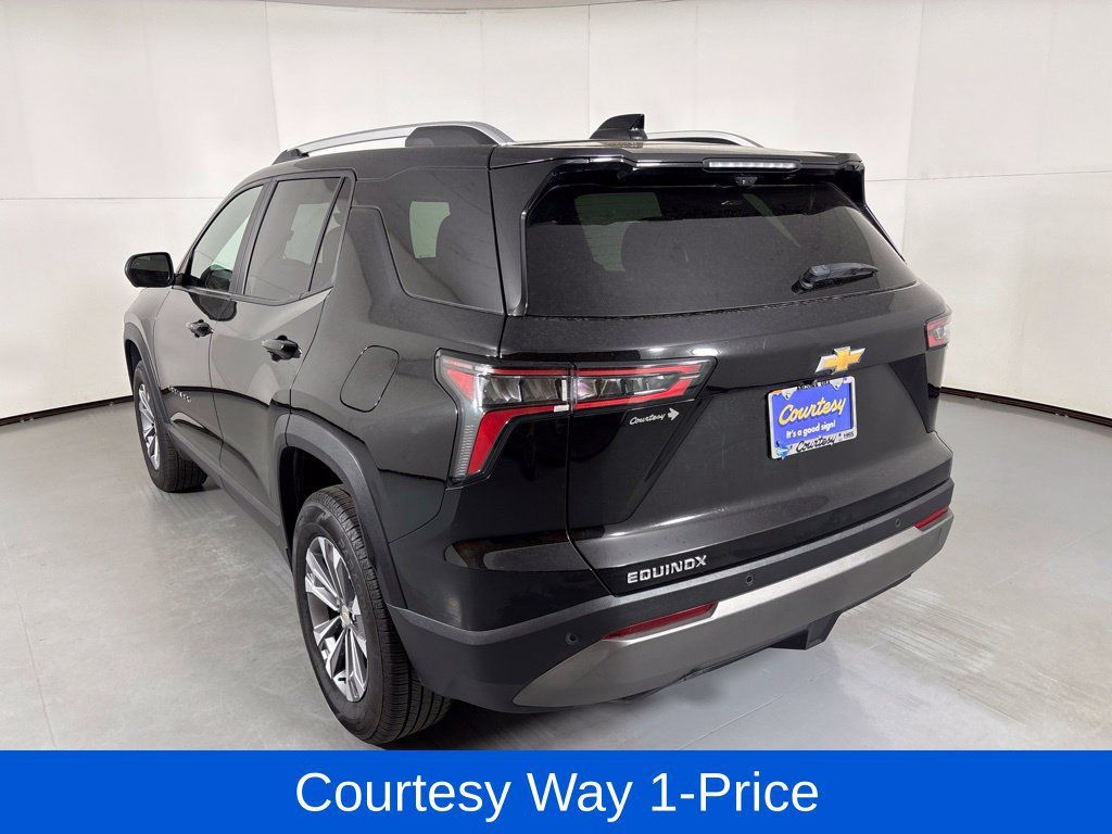 Used 2025 Chevrolet Equinox LT w/ Convenience Package II FWD image 8