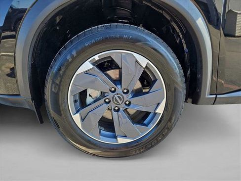 Used 2025 Nissan Rogue SV image 24