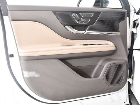 Used 2022 Lincoln Corsair AWD w/ Premium Package image 23