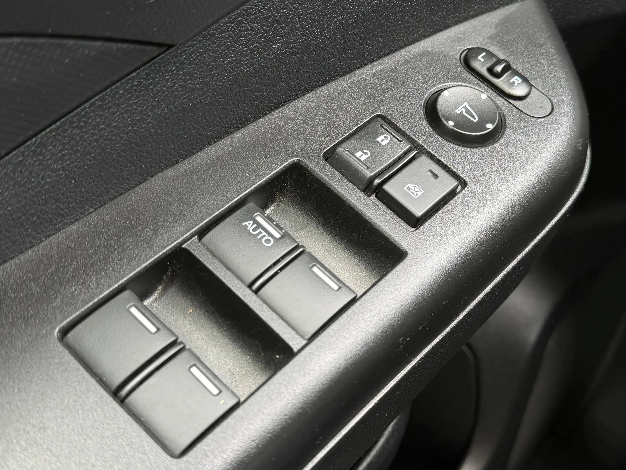 Used 2016 Honda CR-V LX image 23