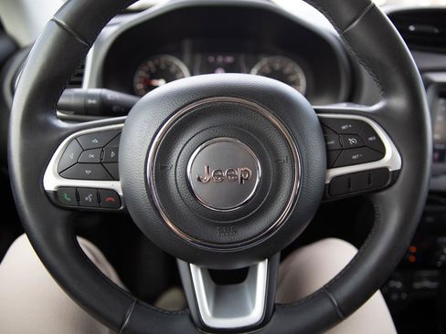 Used 2018 Jeep Renegade Latitude AWD/4WD image 10