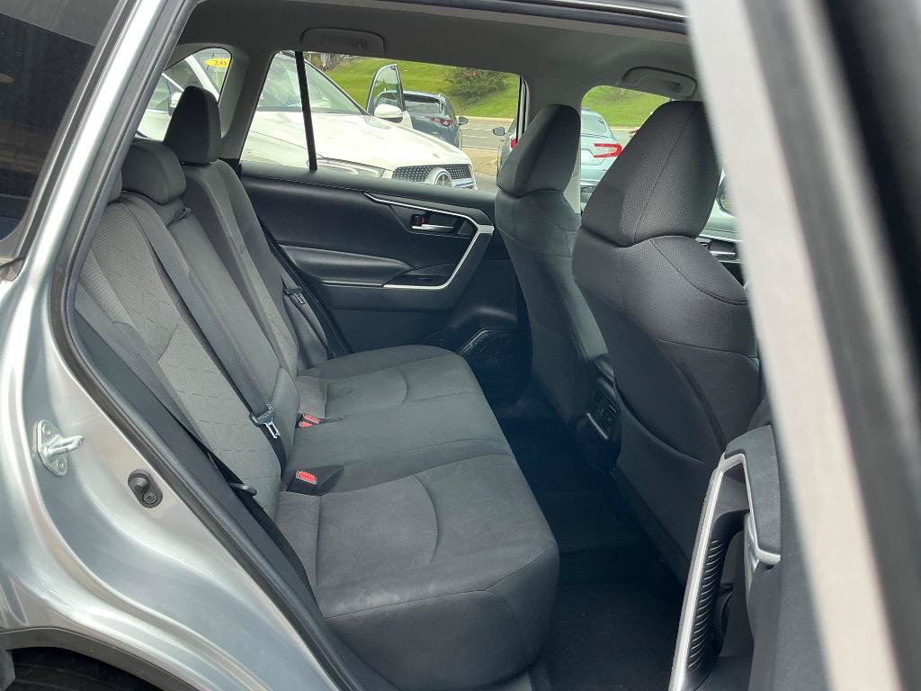 Used 2021 Toyota RAV4 XLE FWD image 10