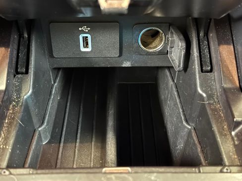 Used 2017 Ford Explorer XLT w/ Equipment Group 202A image 36