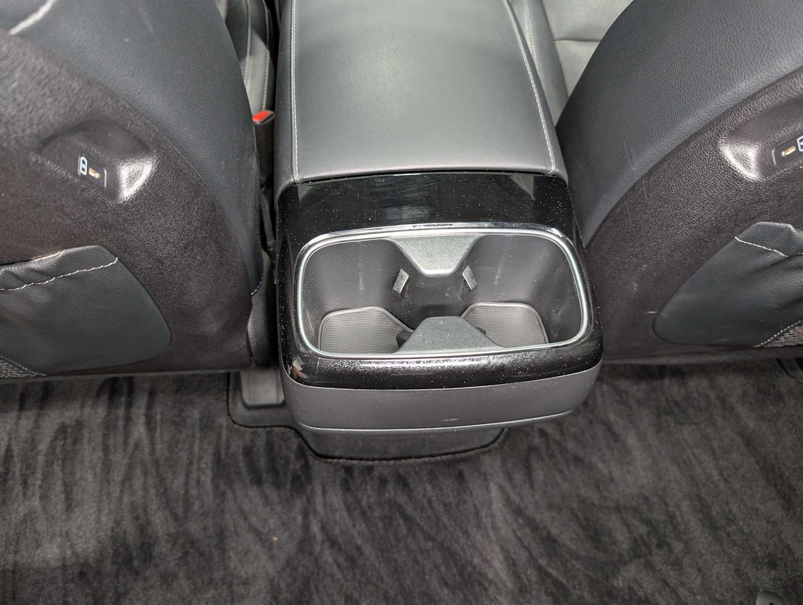 Used 2024 Kia Telluride EX w/ EX Captain's Chair Package AWD/4WD image 21