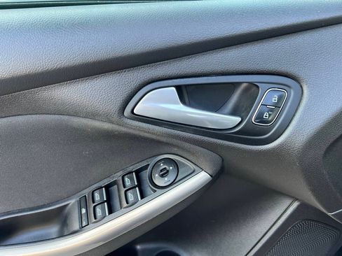 Used 2017 Ford Focus Titanium FWD image 29