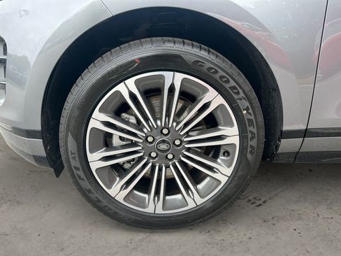 New 2025 Land Rover Range Rover Evoque Dynamic SE image 9