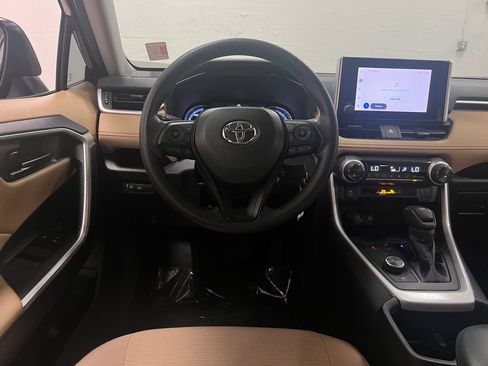 Used 2024 Toyota RAV4 LE AWD/4WD image 15