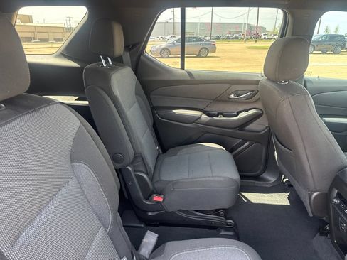 Used 2023 Chevrolet Traverse LT FWD image 31