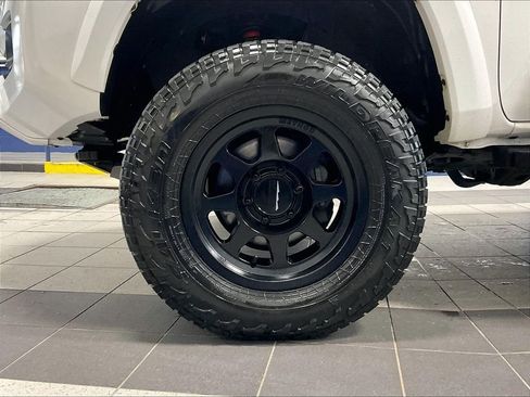 Used 2022 Toyota Tacoma TRD Sport w/ Technology Package AWD/4WD image 7