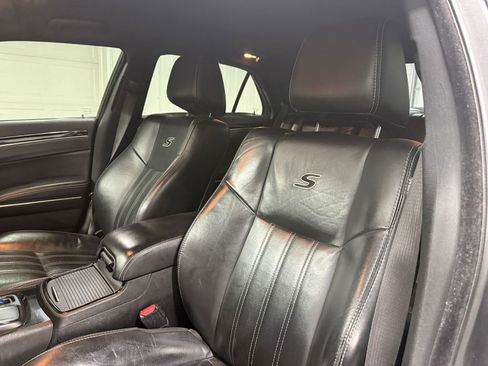 Used 2018 Chrysler 300 S w/ Safetytec Plus Group image 9