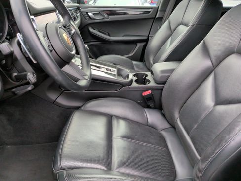 Used 2024 Porsche Macan image 25